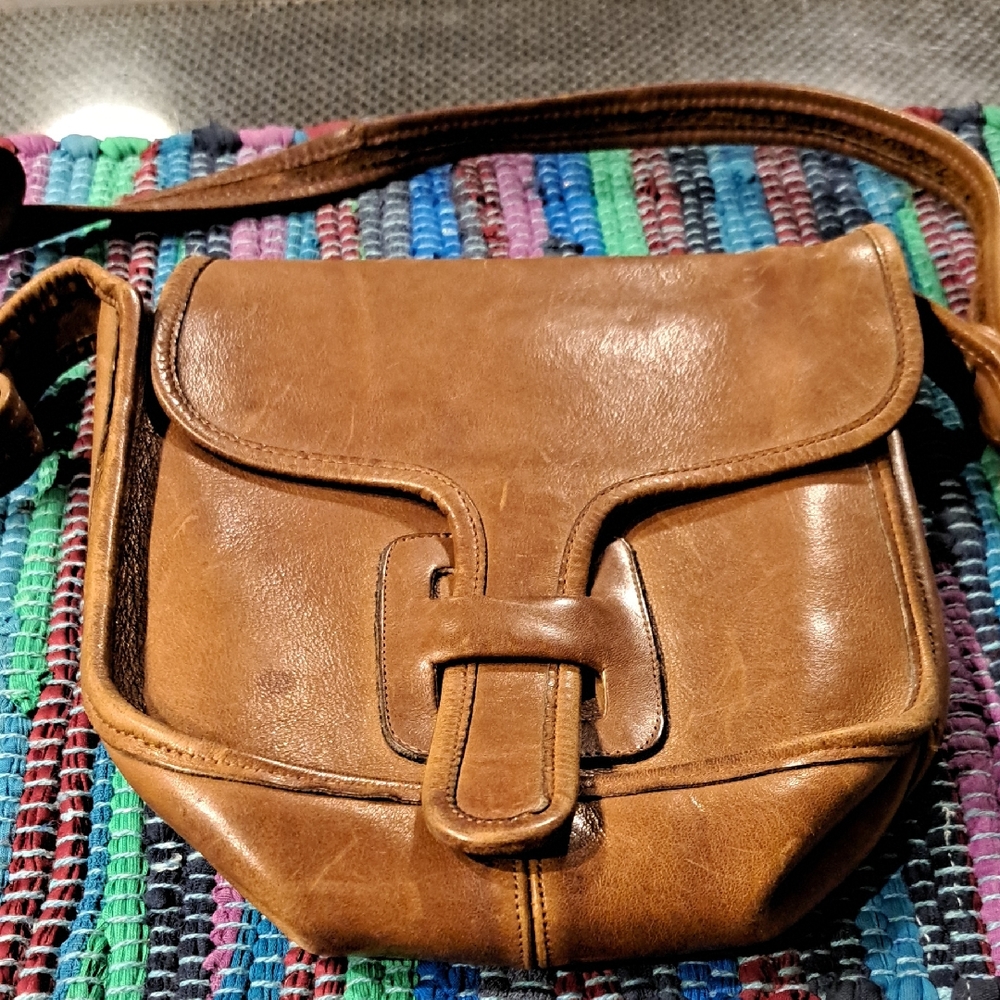 VINTAGE Coach Brown Leather Shoulder Bag (Distressed)